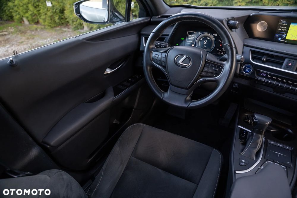 Lexus UX 250h Business Edition - 11