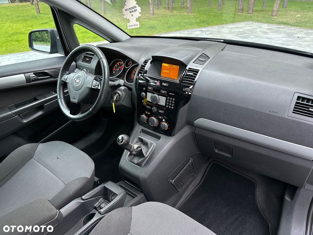 Opel Zafira 1.8 Cosmo EU5 - 24
