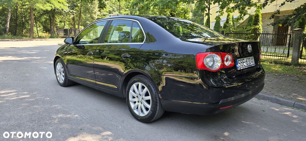Volkswagen Jetta 2.0 TDI DPF Sportline DSG - 24