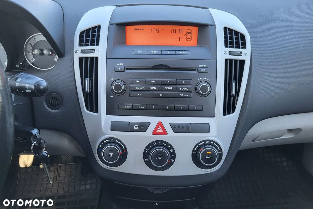 Kia Ceed - 22