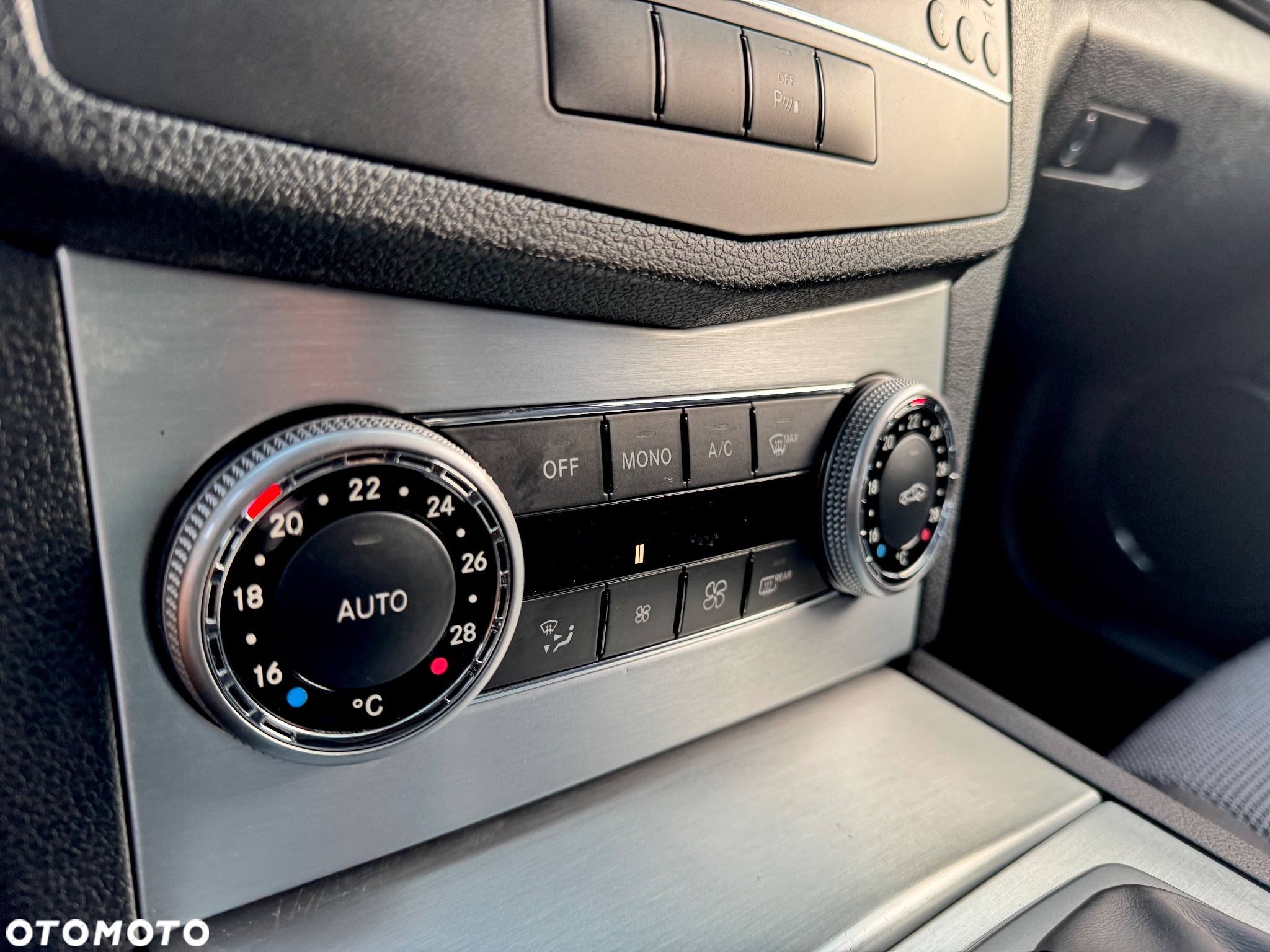 Mercedes-Benz Klasa C 180 T Kompressor Automatik BlueEFFICIENCY Special Edition - 18