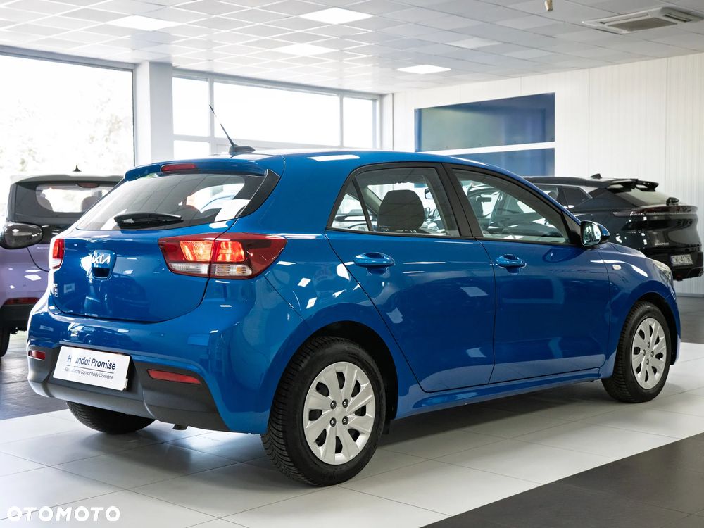 Kia Rio 1.2 L - 6