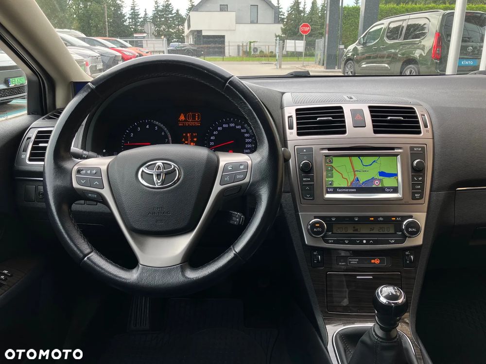 Toyota Avensis 1.8 Premium - 22