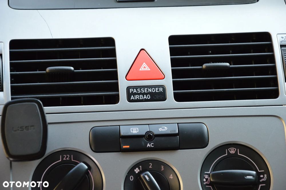 Volkswagen Touran - 31