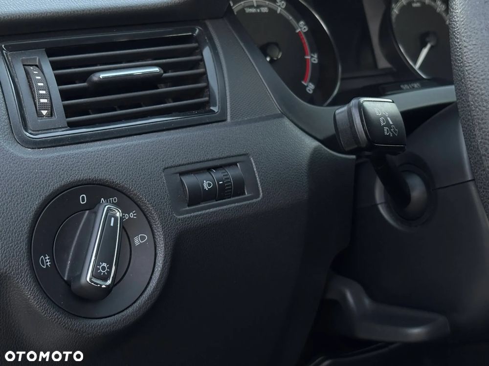 Skoda RAPID 1.0 TSI Active - 19
