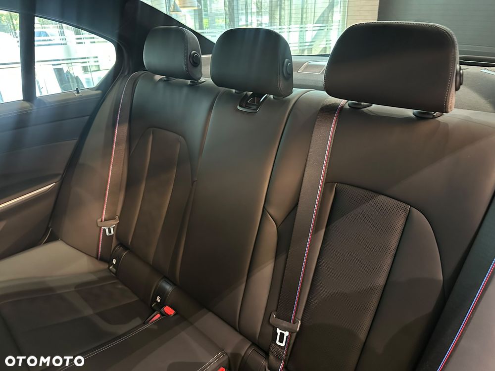 BMW M3 Competition M xDrive - 31