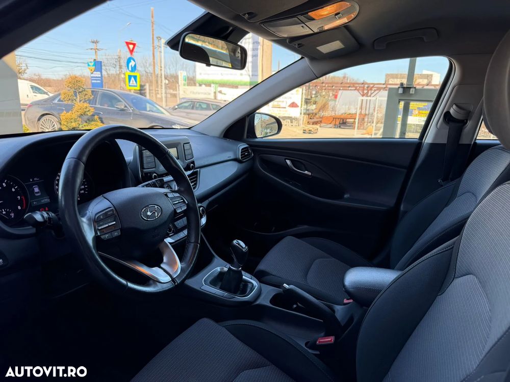 Hyundai i30 1.5 110CP 5DR M/T Comfort - 11