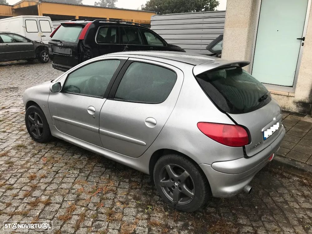 Peugeot 206 1.4cc 5P 2000 - Para Peças - 5