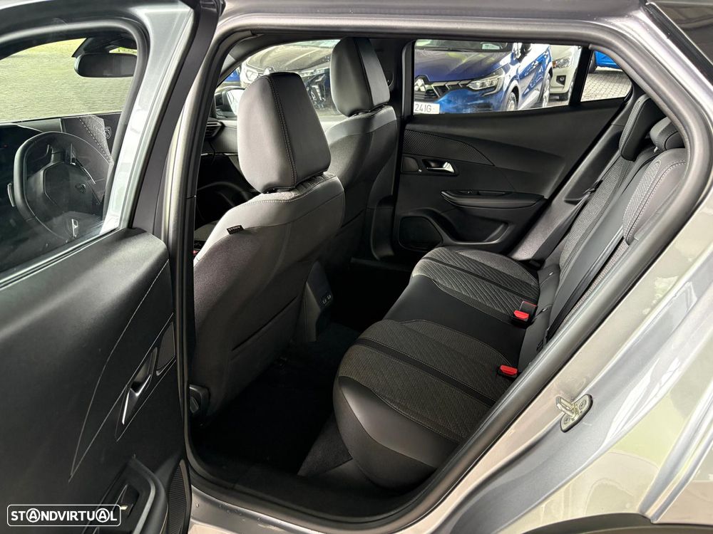 Peugeot 2008 1.2 PureTech Allure EAT8 - 7