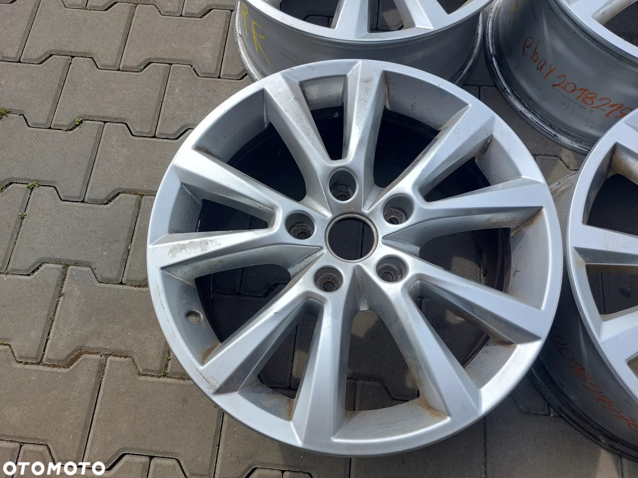 VW TOUAREG II CAYENNE FELGI ALUMINIOWE R18 8J ET53 5X130 PROSTE ! ORYGINAŁ - 2