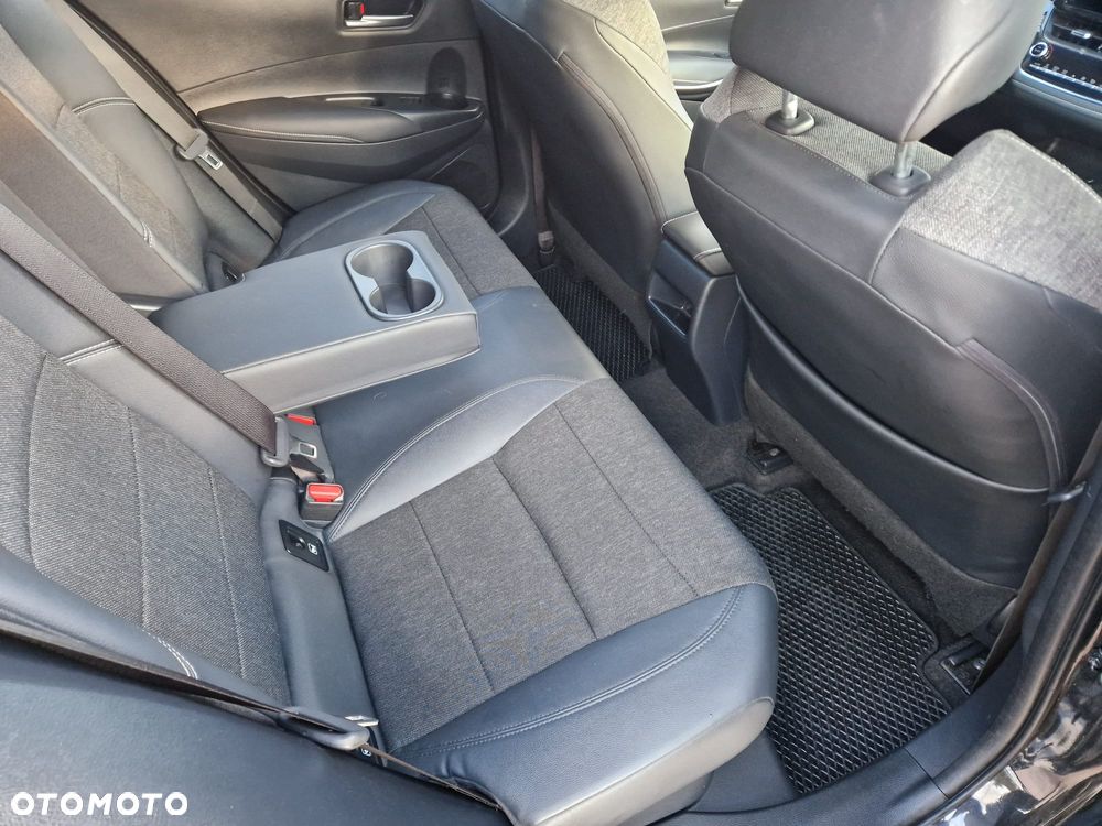 Toyota Corolla 2.0 Hybrid Executive - 11