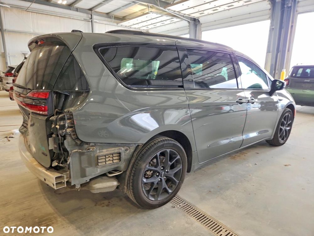 Chrysler Pacifica - 5