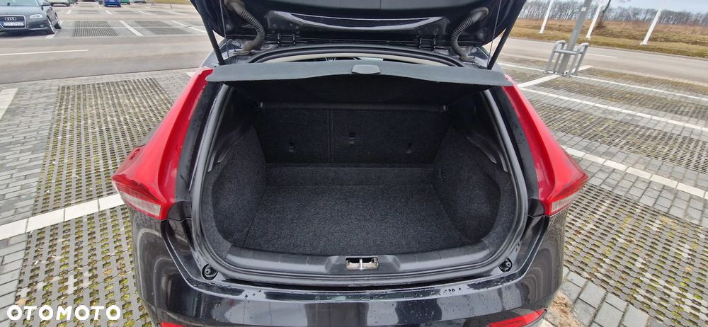 Volvo V40 D2 Momentum - 10