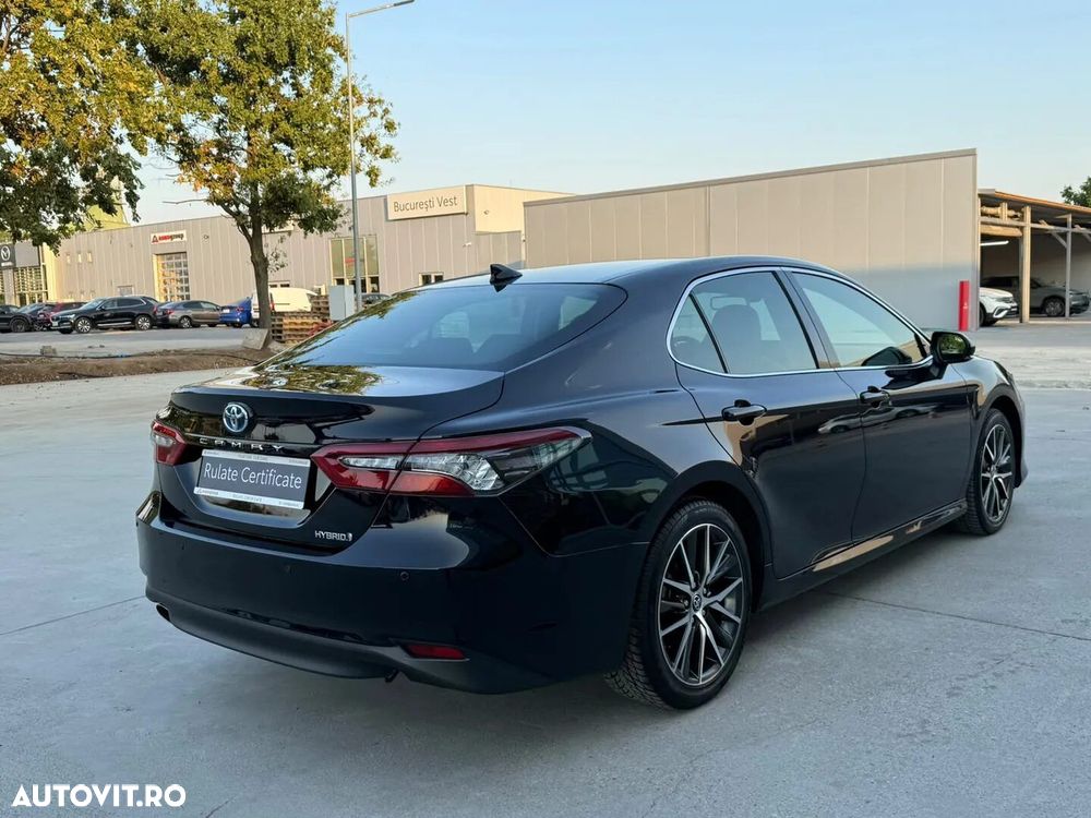 Toyota Camry - 10