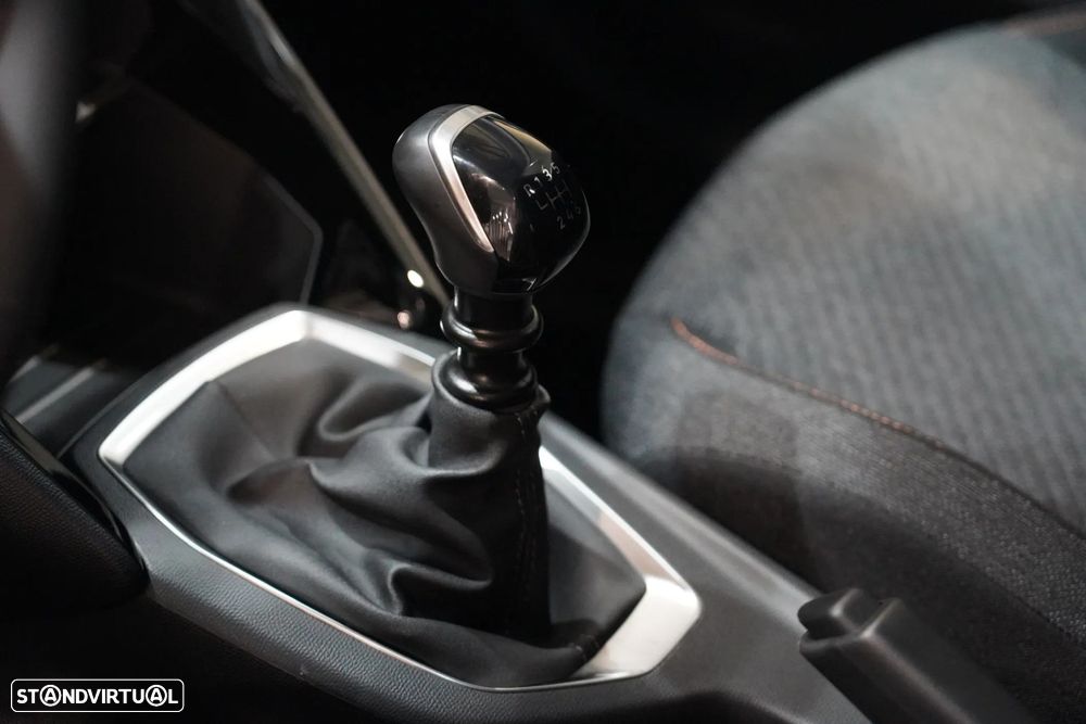 Peugeot 208 - 23