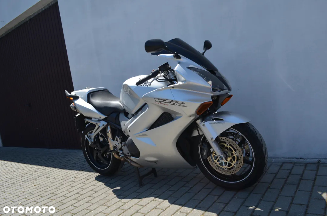 Honda VFR - 15