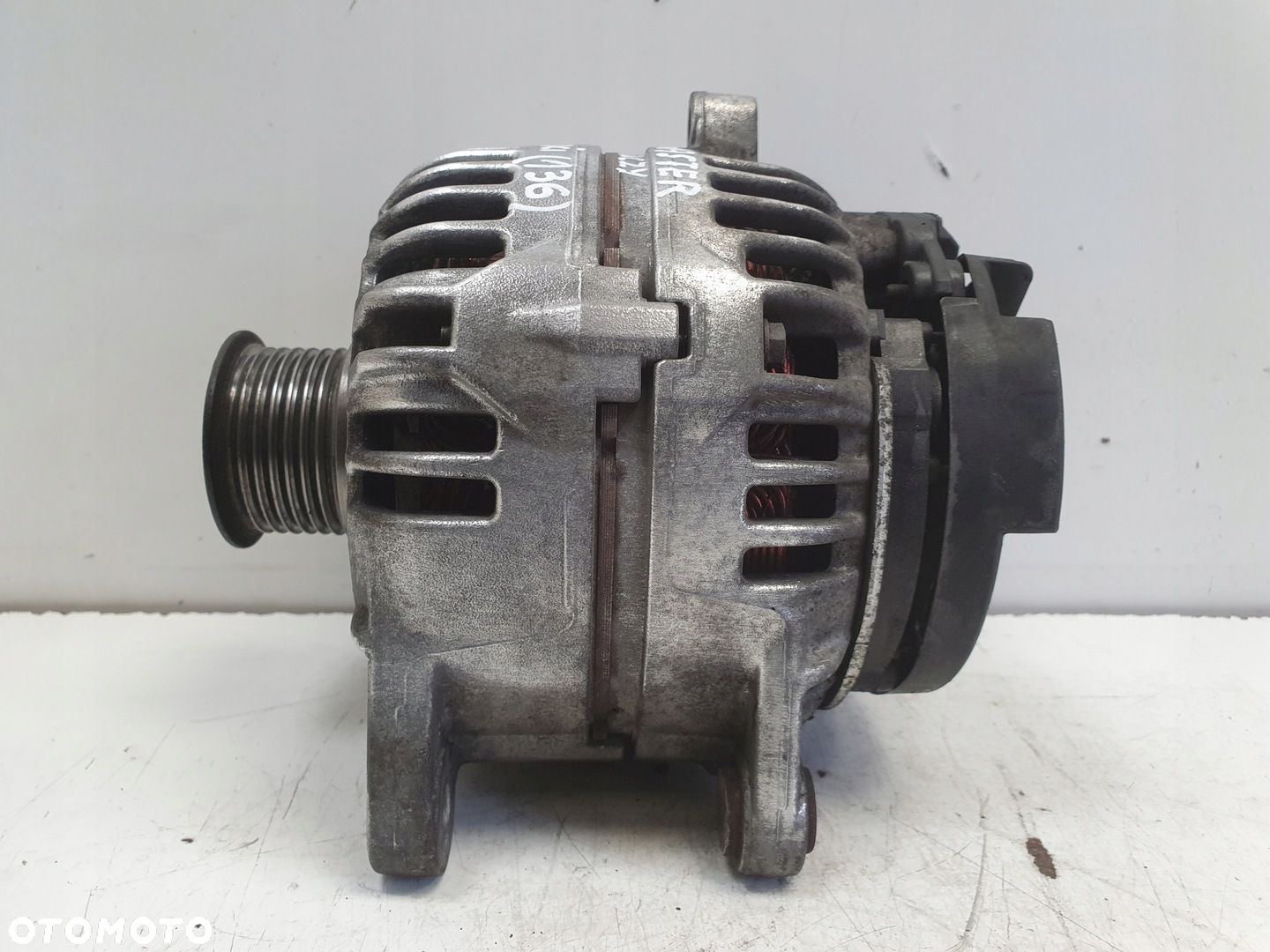 Renault Master II 2.5 DCI ALTERNATOR 0124525044 150A bosch - 5