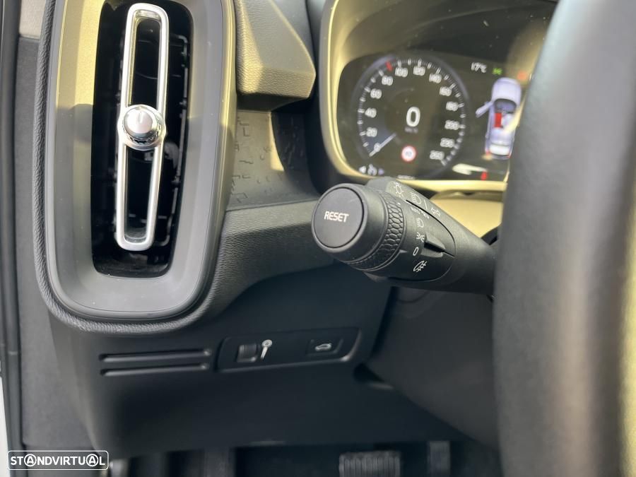 Volvo XC 40 1.5 T2 Momentum Geartronic - 26