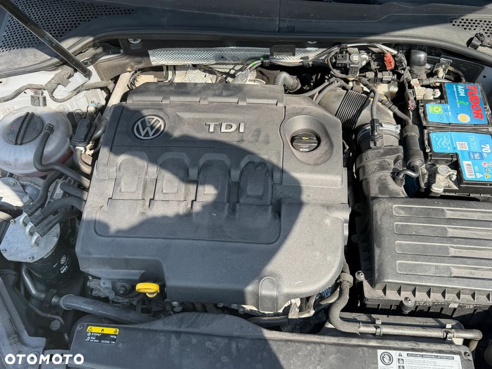 Volkswagen Golf 2.0 BlueTDI Highline - 16