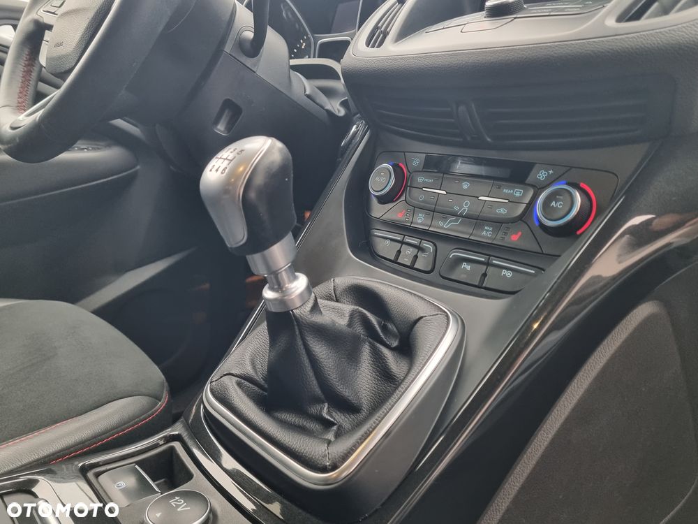 Ford Kuga 2.0 TDCi 4x2 ST-Line - 34