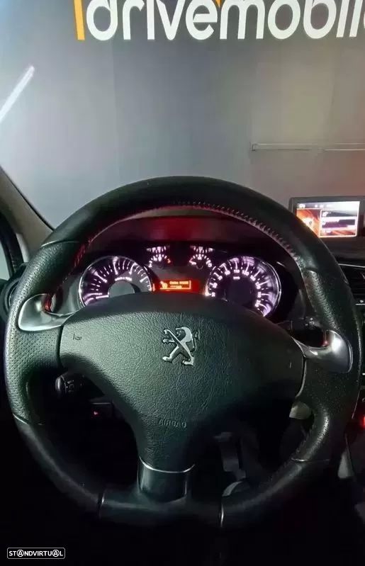 Peugeot 3008 1.2 PureTech Allure - 29