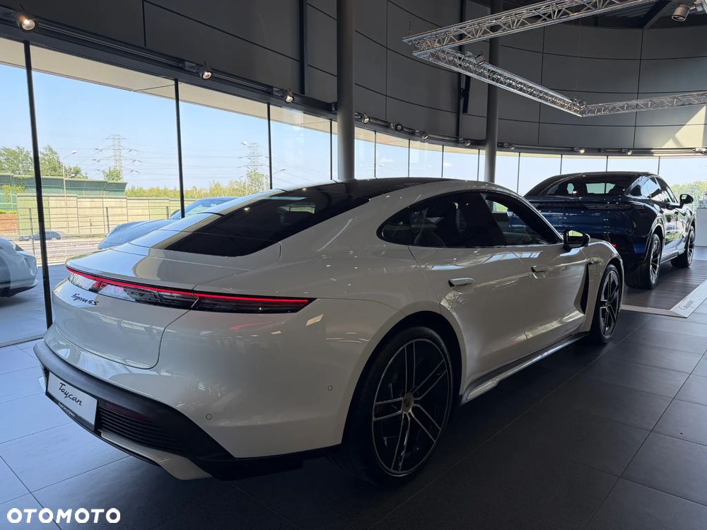 Porsche Taycan 105kWh 4S Black Edition - 11