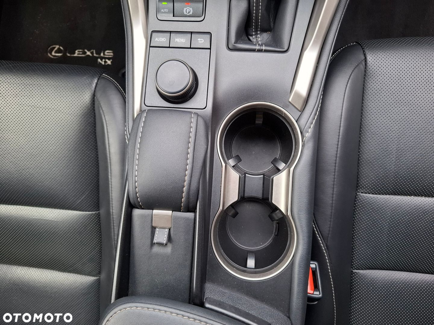 Lexus NX 300h Comfort AWD - 33