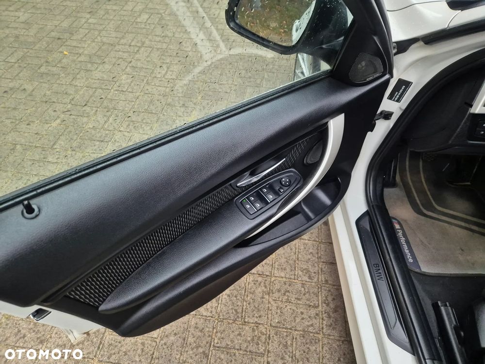 BMW Seria 3 318d M Sport - 14