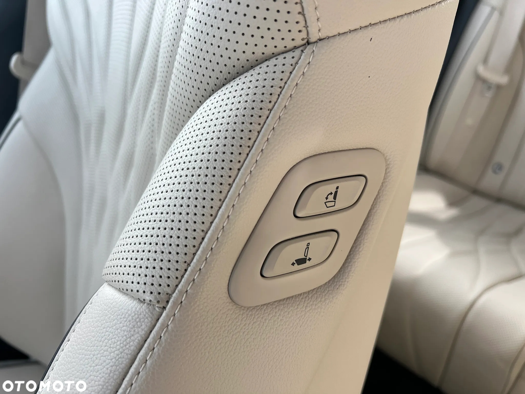 Genesis G80 2.5T AWD AT8 Luxury Line - 33