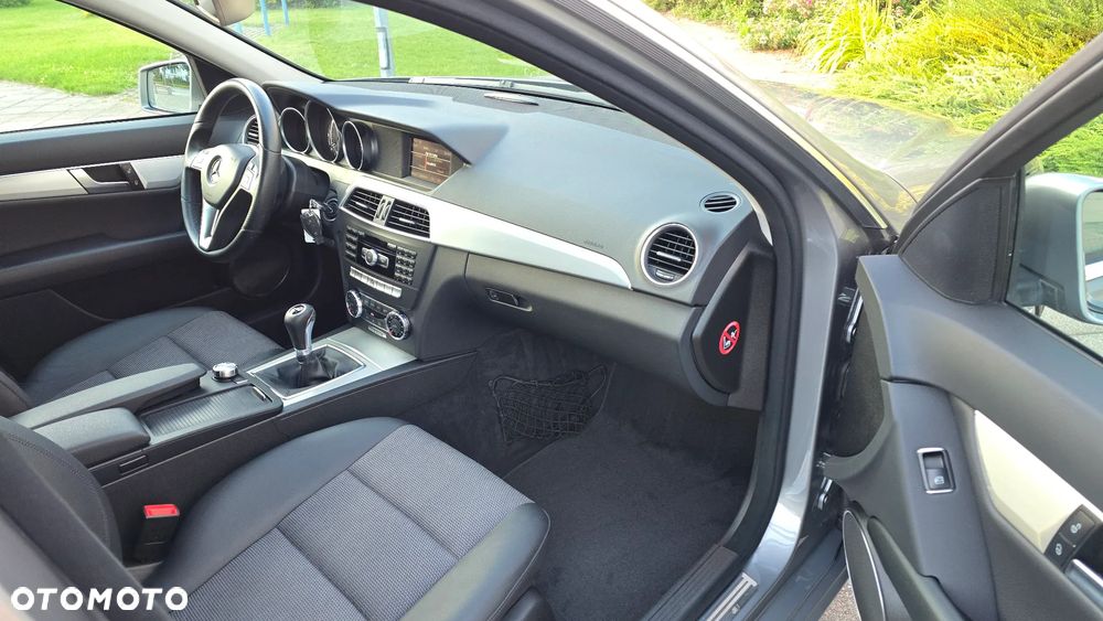 Mercedes-Benz Klasa C 180 BlueEFFICIENCY Avantgarde - 11