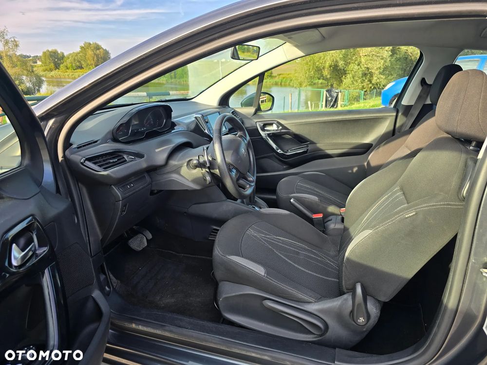 Peugeot 208 - 18
