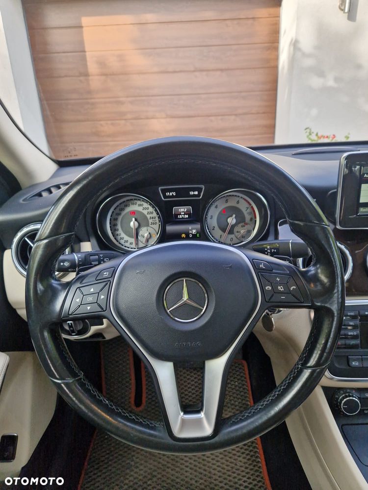 Mercedes-Benz GLA 250 4-Matic - 15