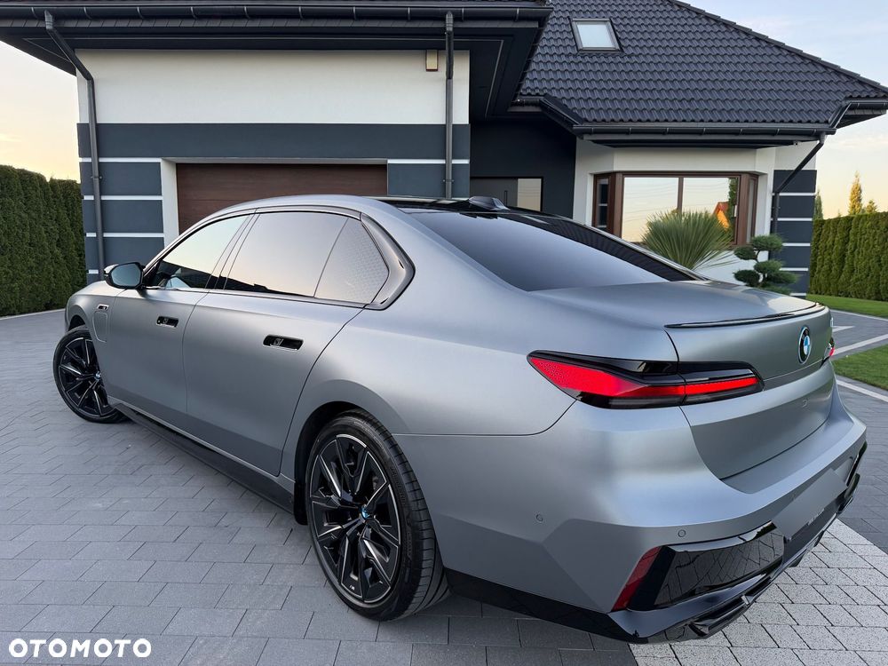BMW Seria 7 M760e PHEV xDrive Individual Edition sport - 37