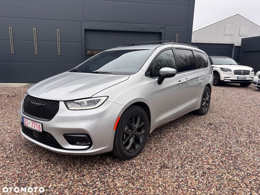 Chrysler Pacifica - 11