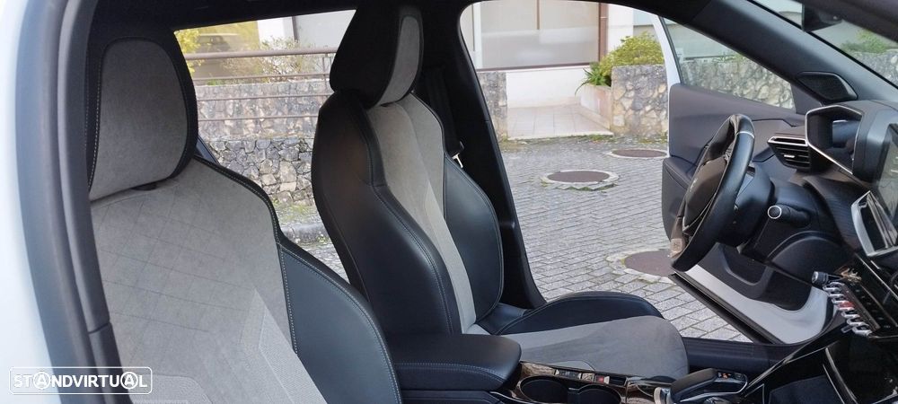 Peugeot e-2008 50 kWh GT - 12