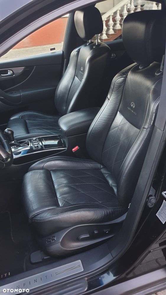 Infiniti FX - 12