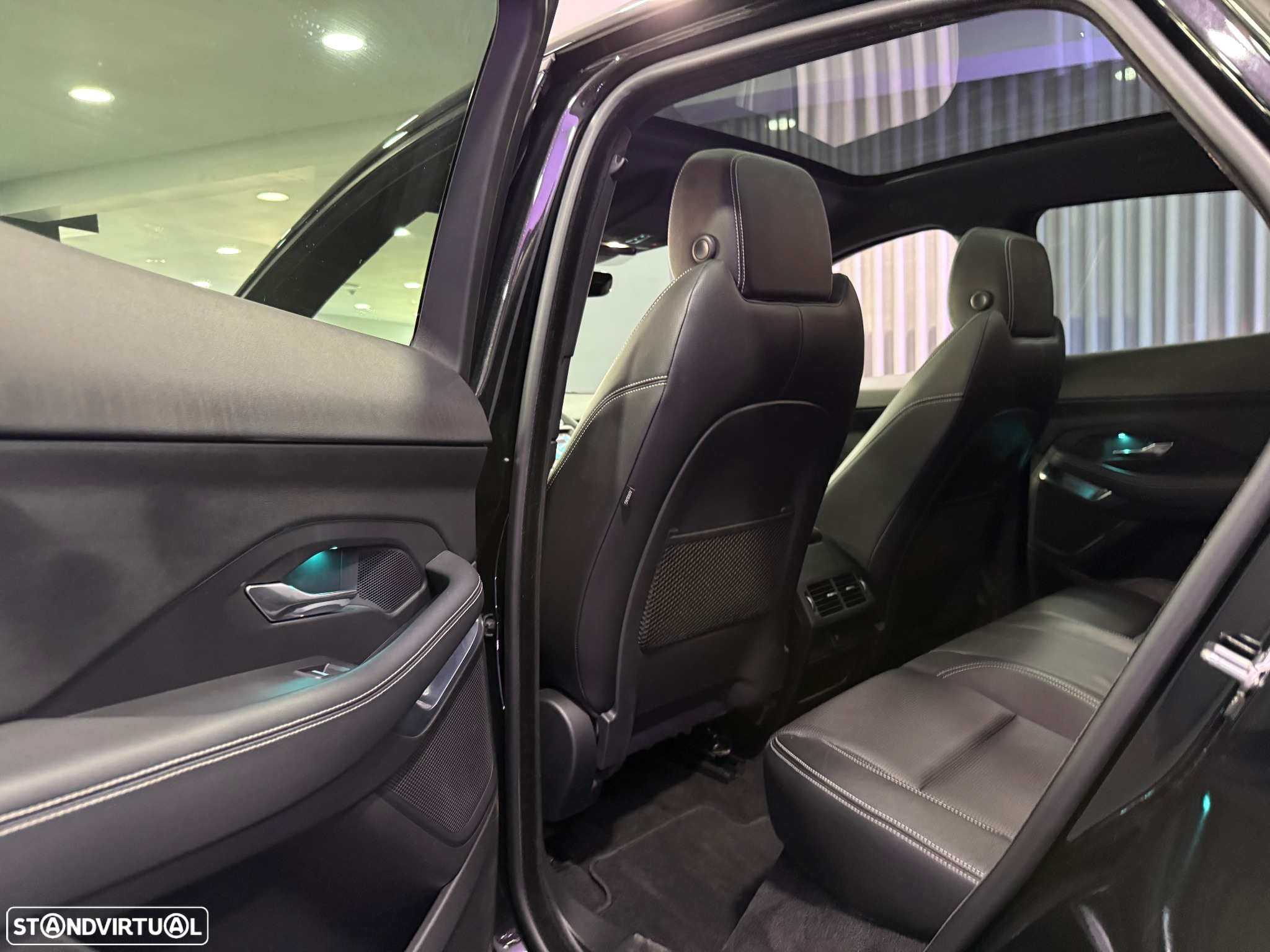 Jaguar E-Pace 2.0 i4D R-Dynamic S AWD Aut. - 24