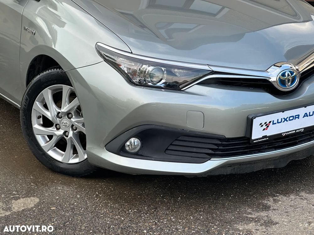 Toyota Auris 1.8 L VVT-i HSD Sol + - 3