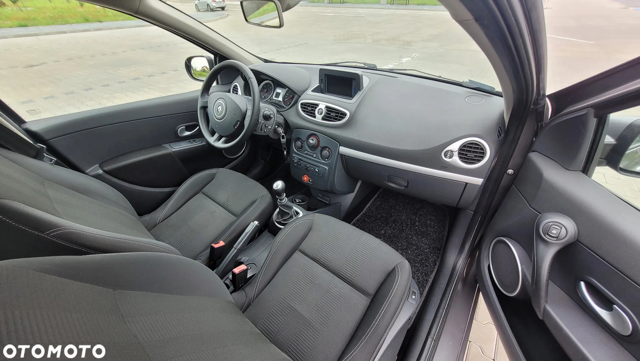 Renault Clio 1.5 dCi 85 FAP Grandtour Dynamique - 15