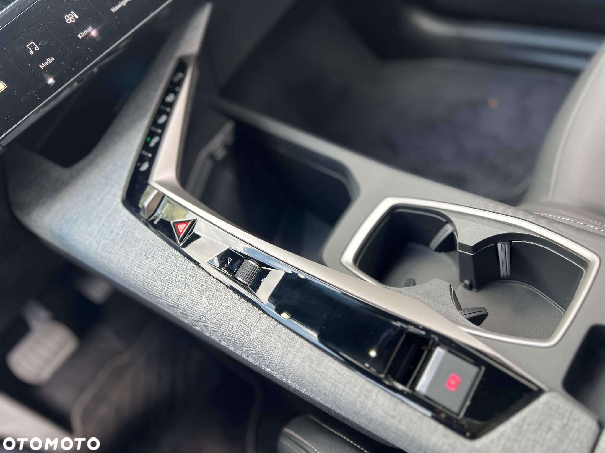 Peugeot 3008 1.2 PureTech mHEV Allure e-DCS6 - 18
