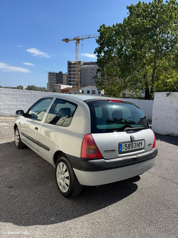 Renault Clio - 11