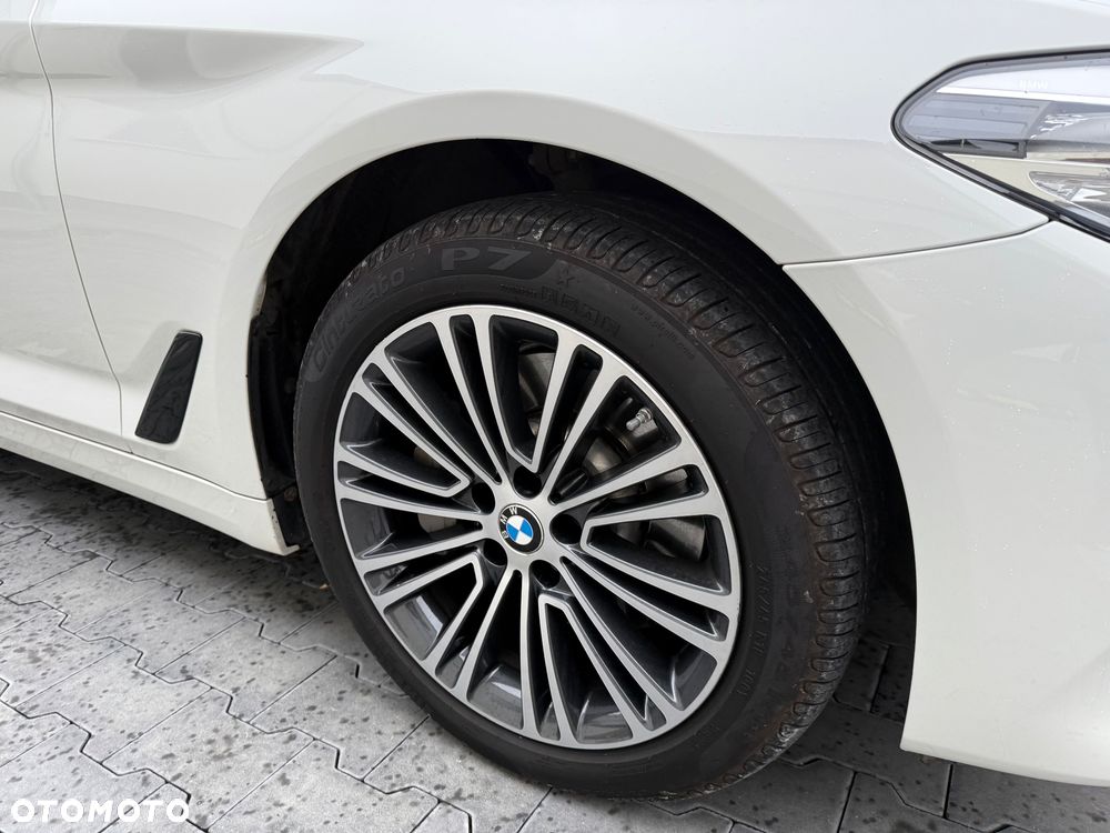 BMW Seria 5 530e iPerformance xDrive Sport Line sport - 15