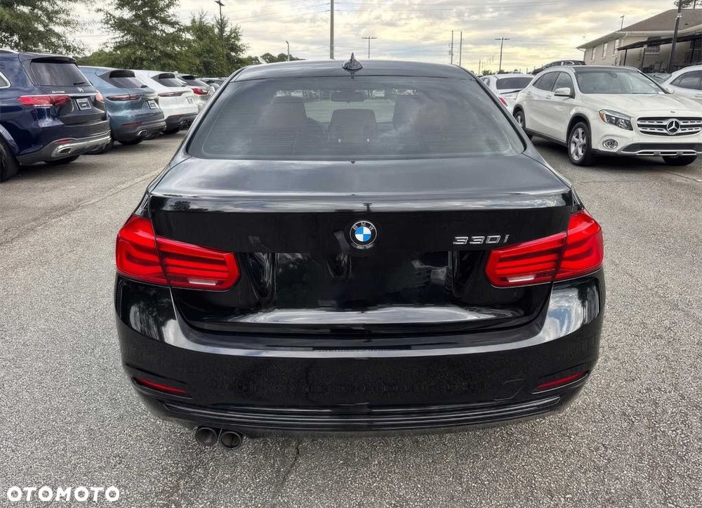 BMW Seria 3 330i xDrive Luxury Line - 4