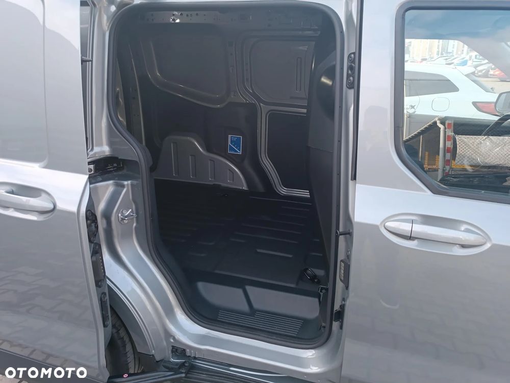 Ford Transit Courier - 29