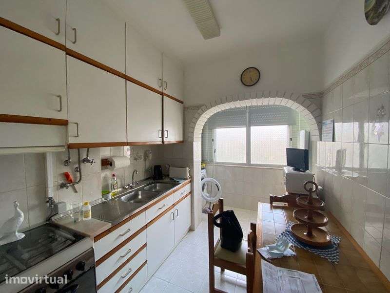 Em pleno centro da Cova da Piedade vende-se T1 - Grande imagem: 5/8