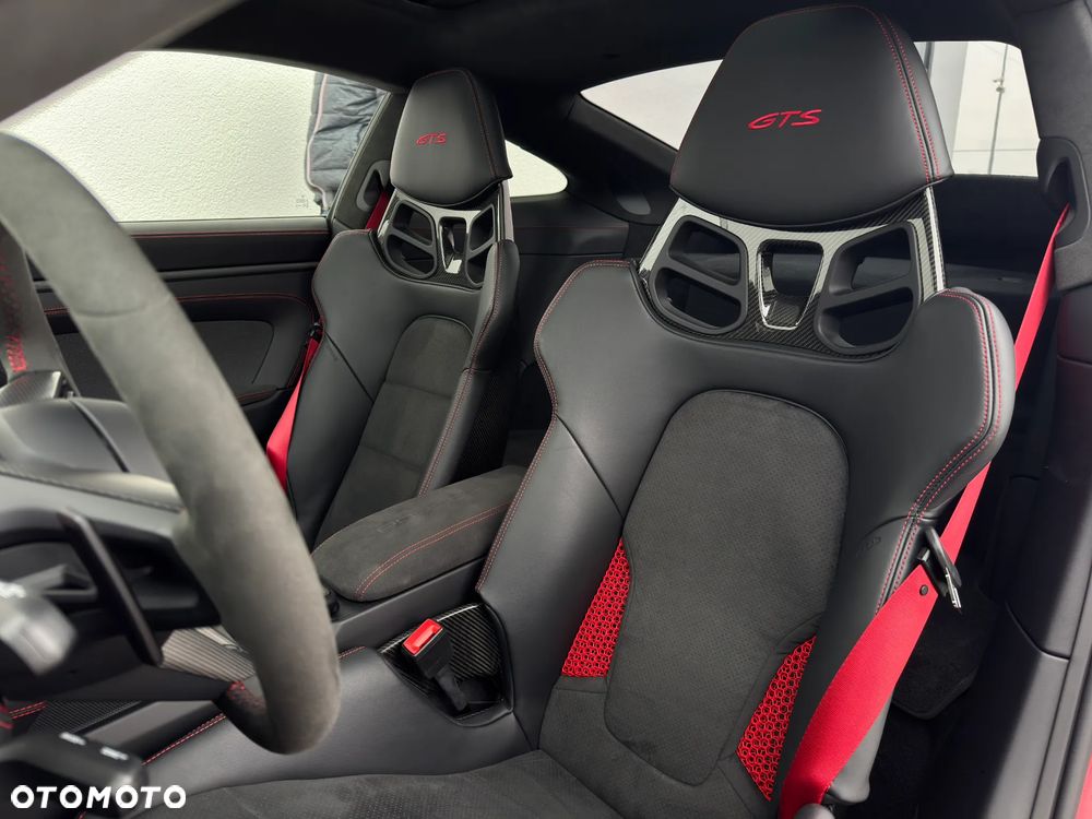 Porsche 911 Carrera 4 GTS PDK - 11