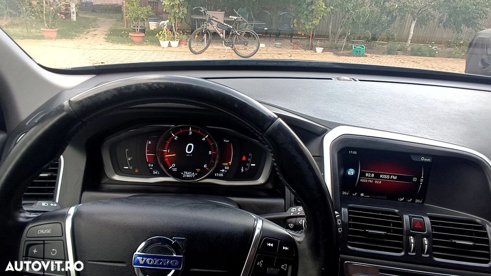 Volvo XC 60 D5 AWD Momentum - 9