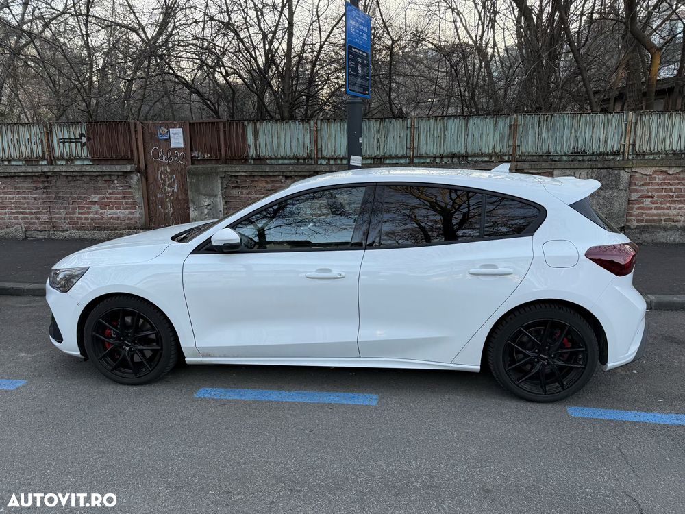 Ford Focus 2.3 Ecoboost 6MT ST X - 8