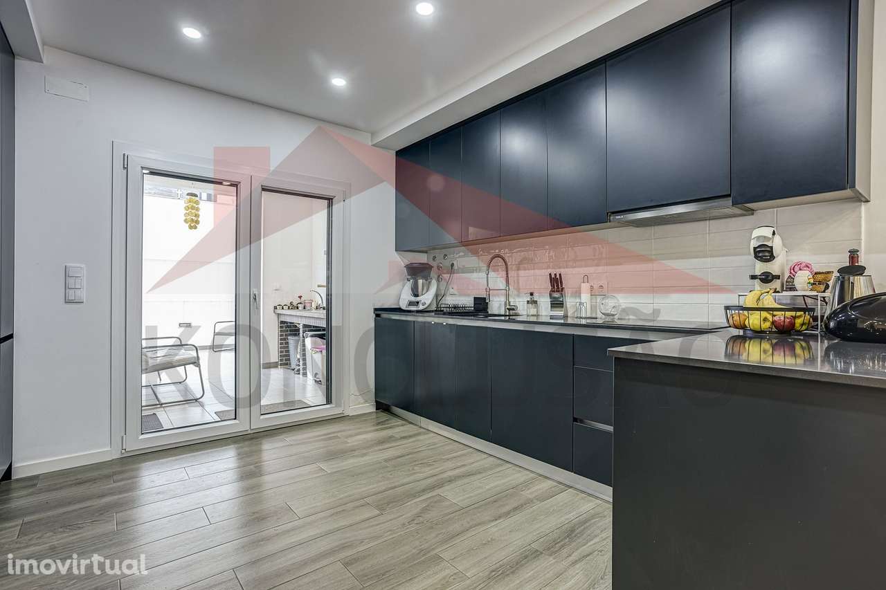 Moradia T4 de arquitetura moderna, estado de nova. - Grande imagem: 3/45