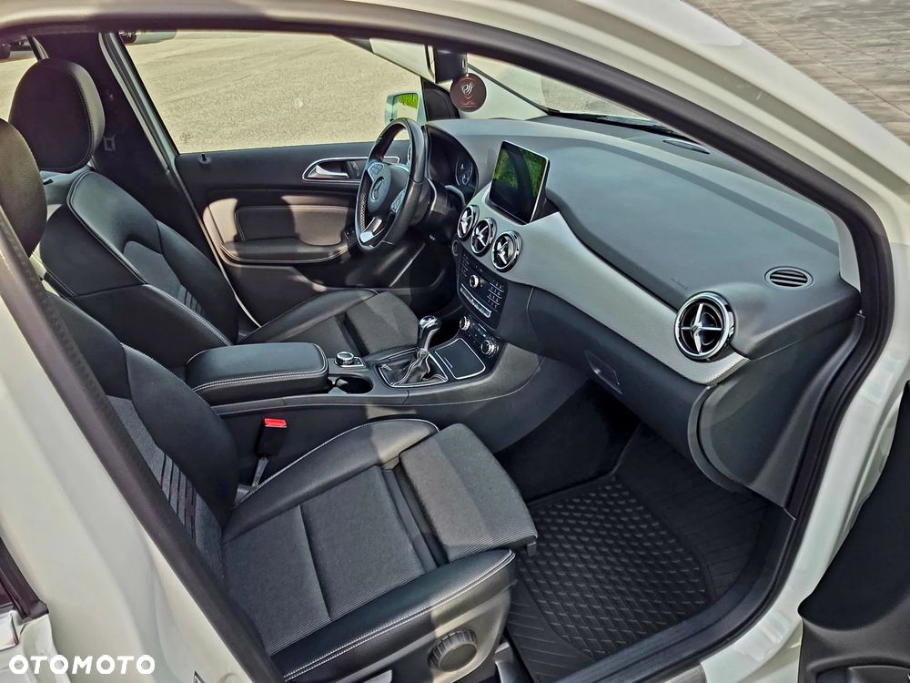 Mercedes-Benz Klasa B 200 UrbanStyle Edition - 21